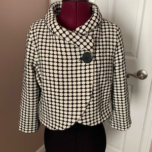 DKNY cropped jacket 2/3 sleeve. In size 6